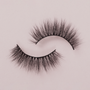 Dominique Ojitos Lashes