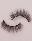 Dominique Ojitos Lashes